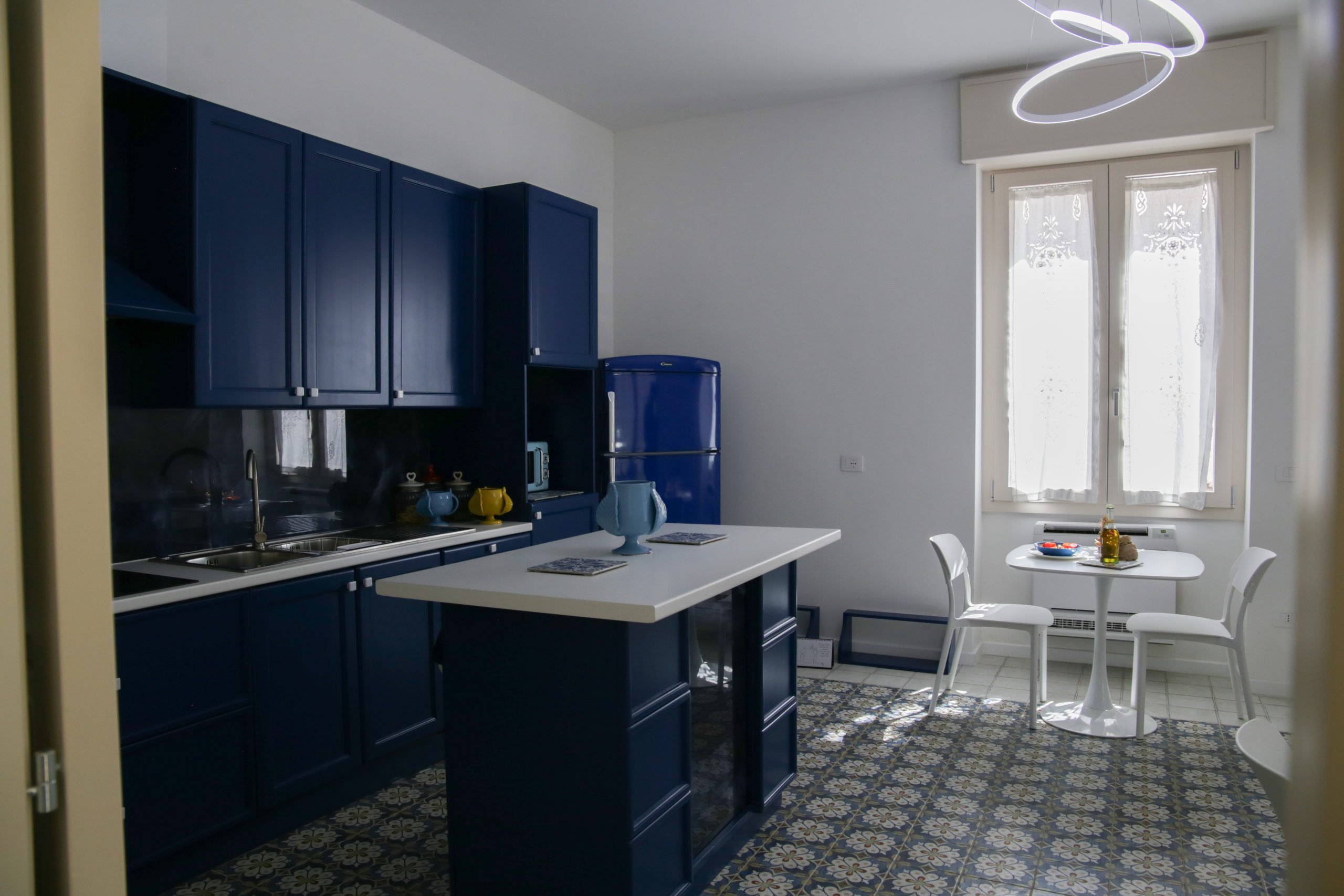 Cucina attrezzata e sala comune della dimora