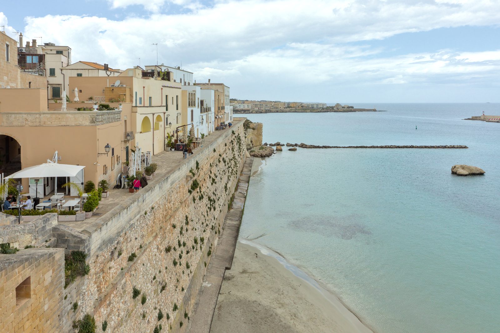 Otranto: il lungomare e le mura aragonesi